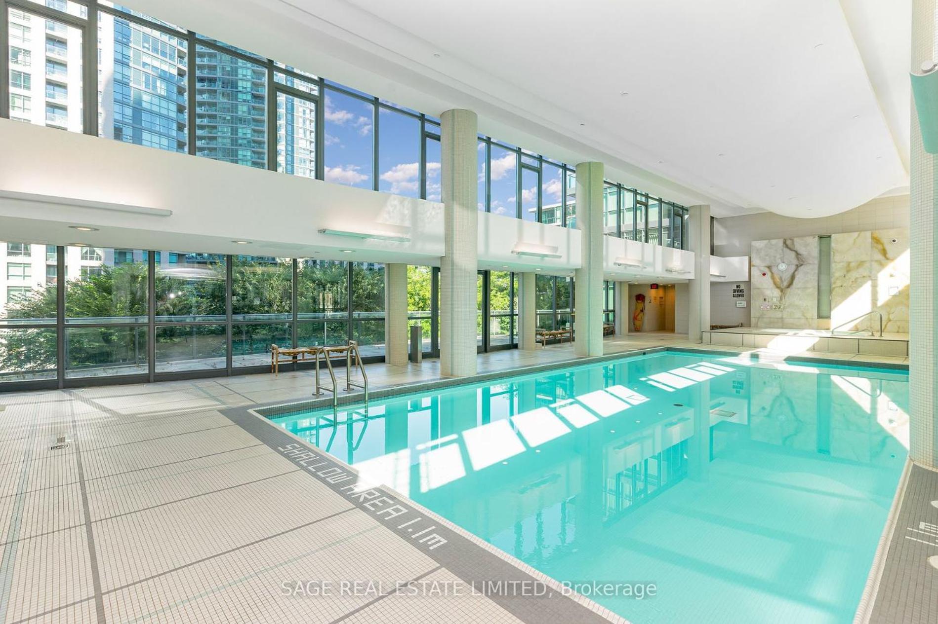 2 Bedroom Waterfront Condo Downtown W/ Free Parking Торонто Экстерьер фото