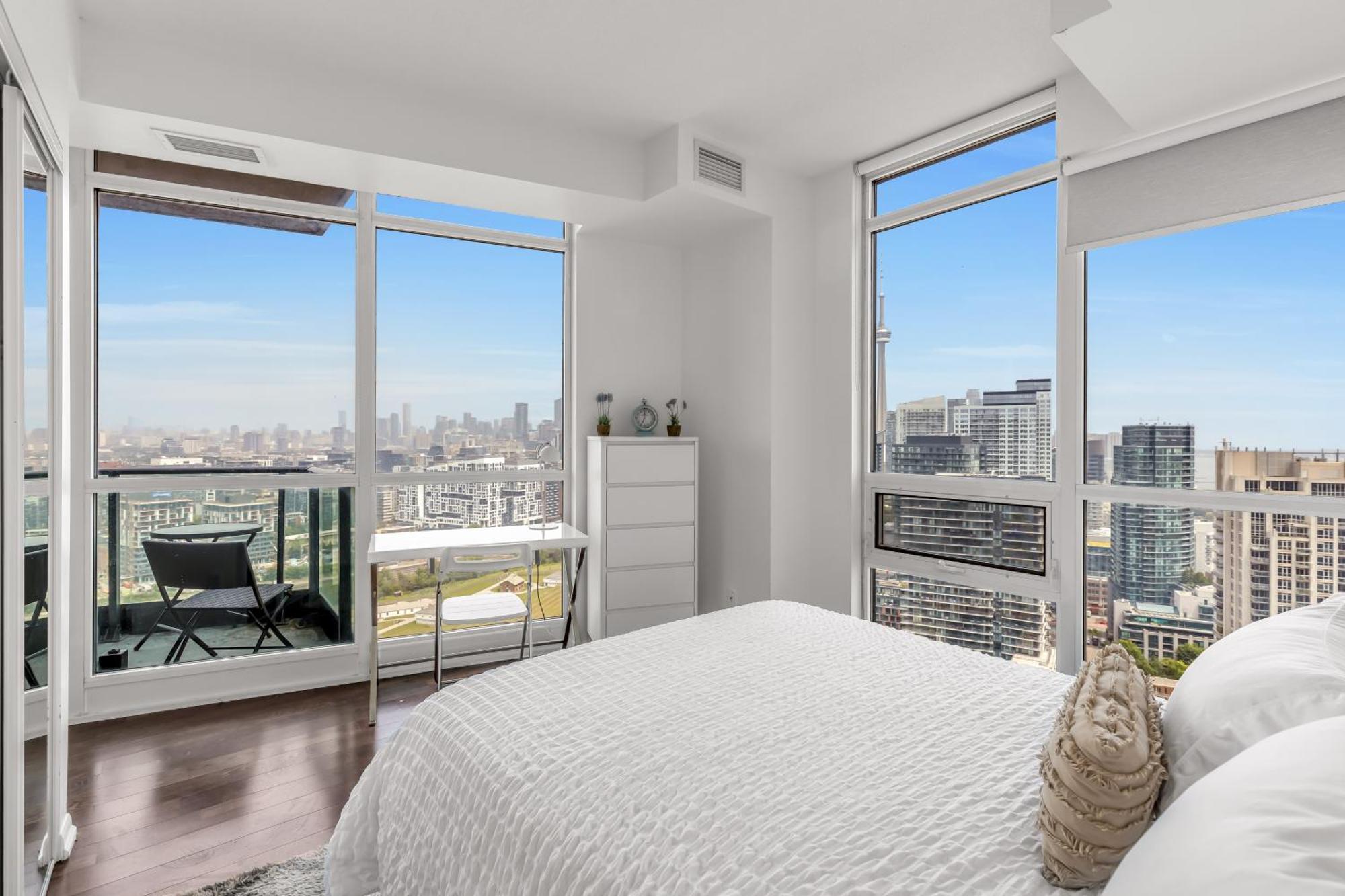2 Bedroom Waterfront Condo Downtown W/ Free Parking Торонто Экстерьер фото