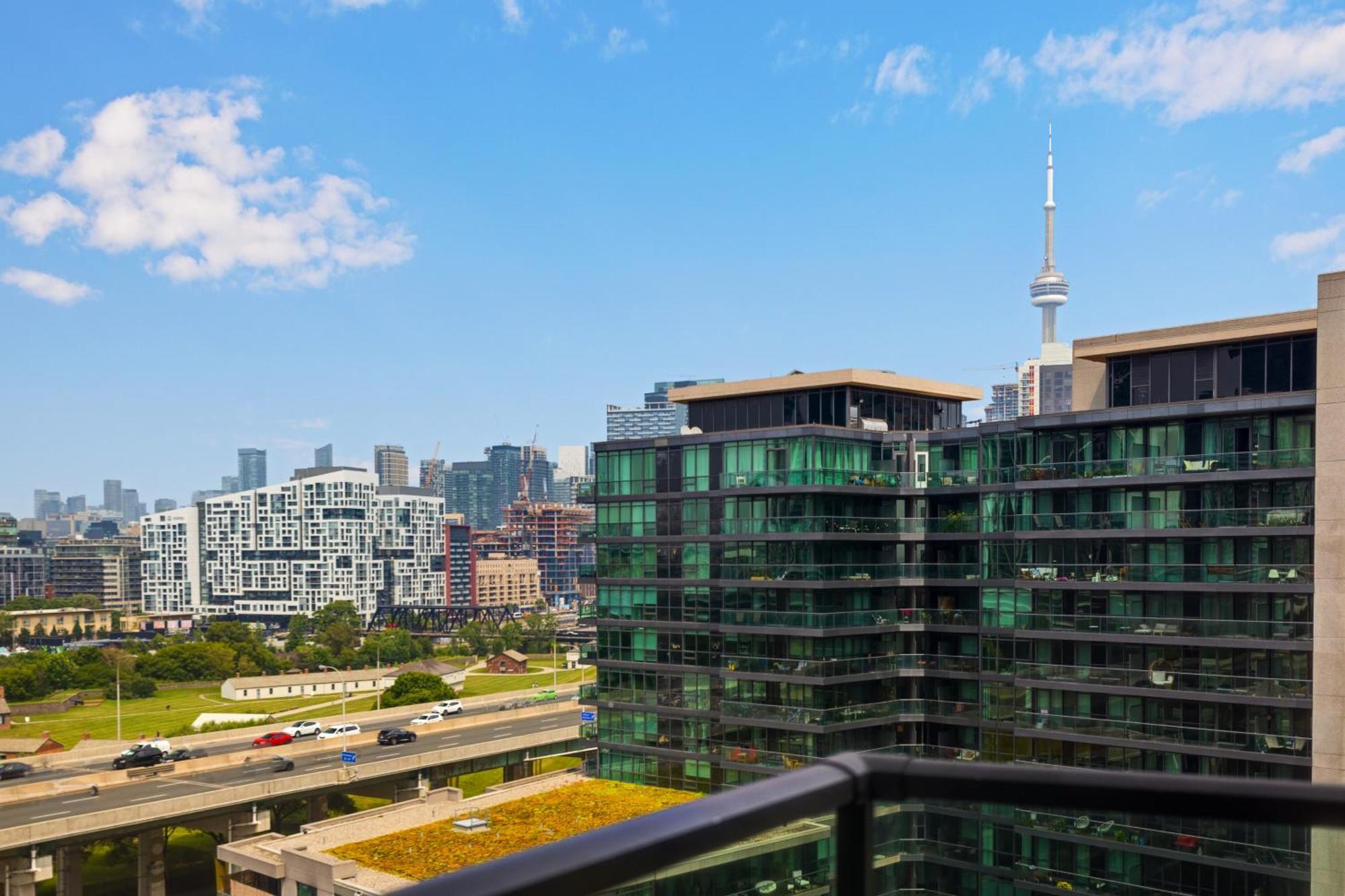 2 Bedroom Waterfront Condo Downtown W/ Free Parking Торонто Экстерьер фото