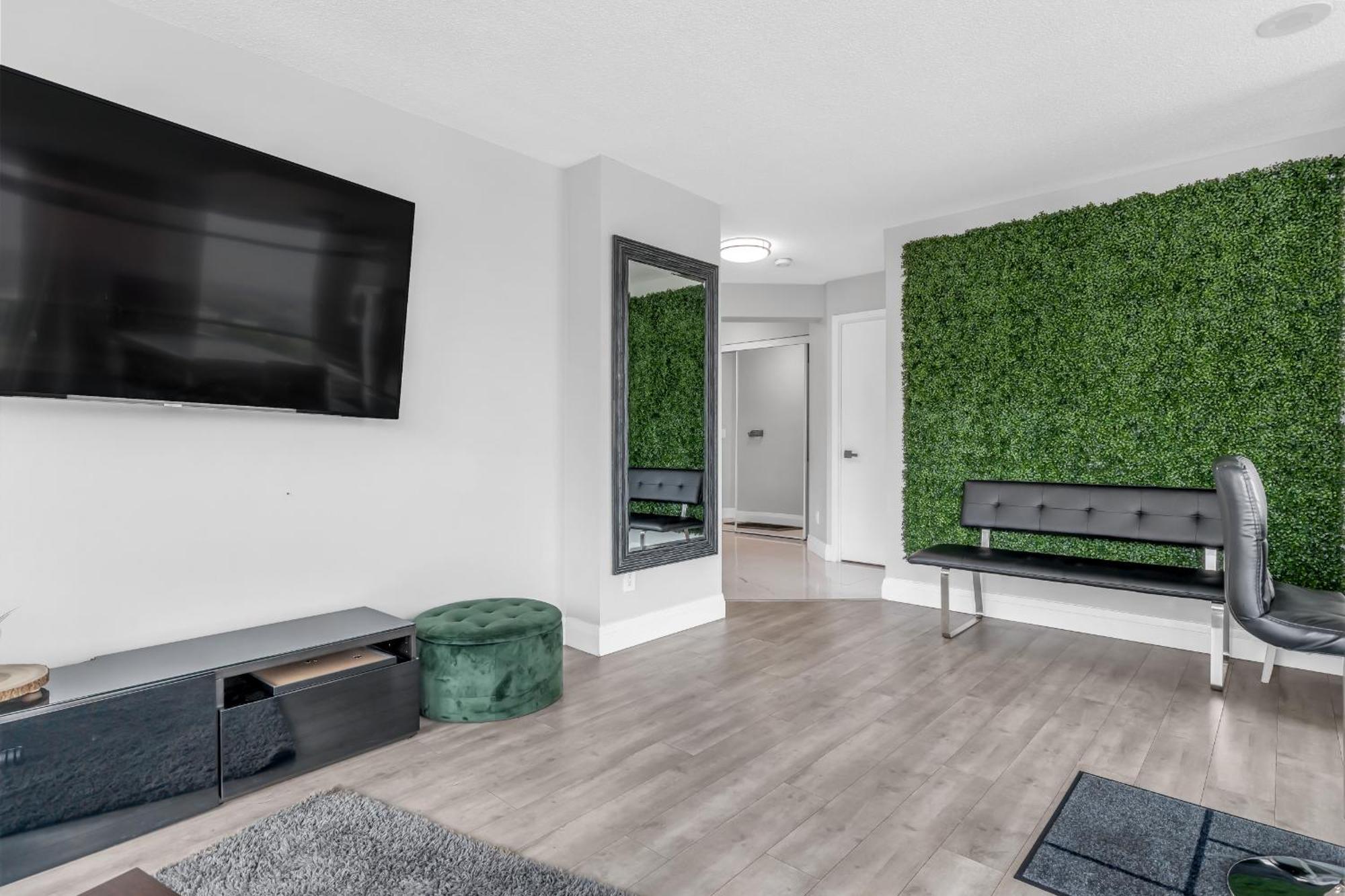 2 Bedroom Waterfront Condo Downtown W/ Free Parking Торонто Экстерьер фото
