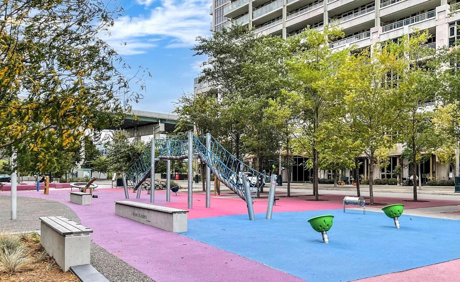 2 Bedroom Waterfront Condo Downtown W/ Free Parking Торонто Экстерьер фото