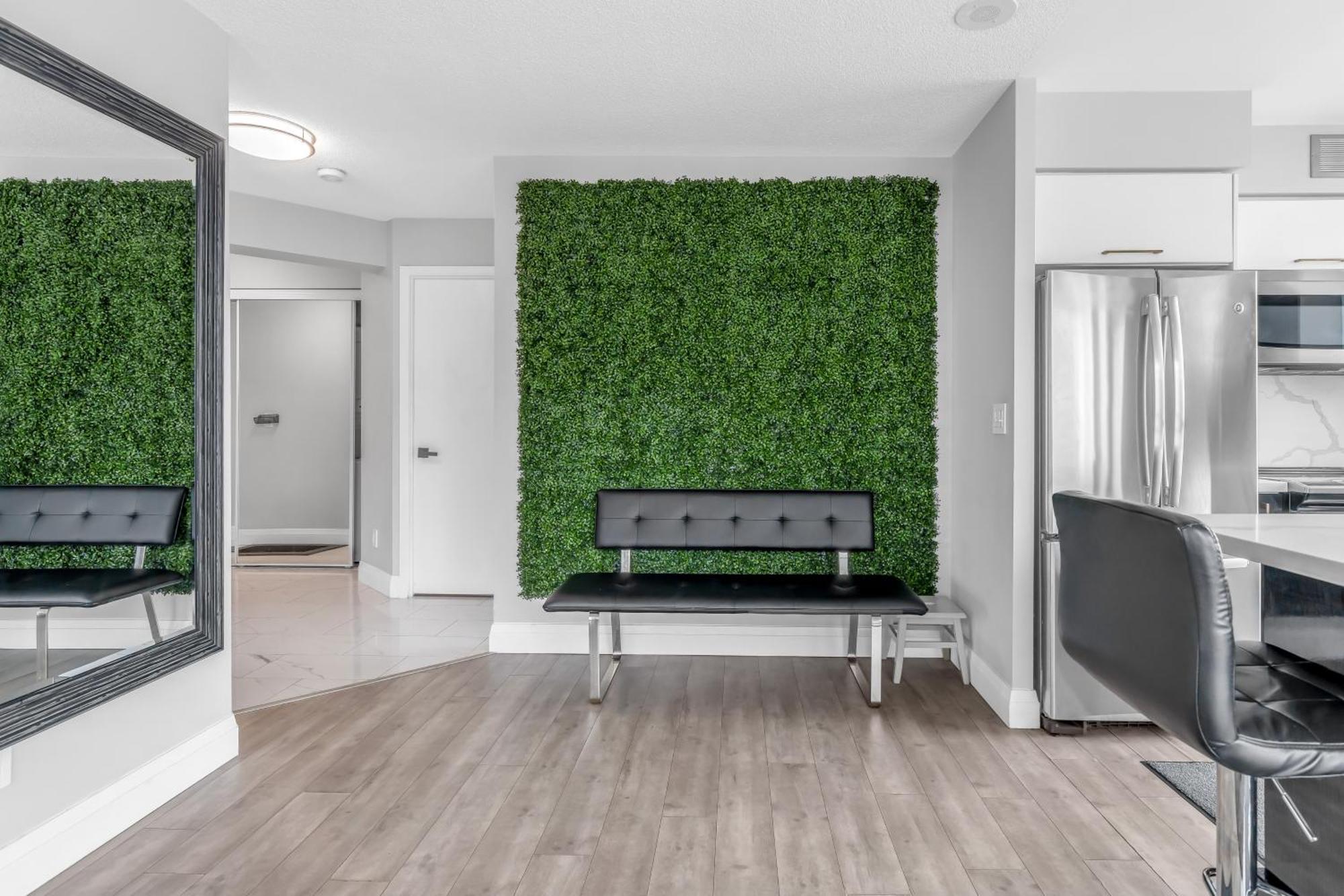 2 Bedroom Waterfront Condo Downtown W/ Free Parking Торонто Экстерьер фото