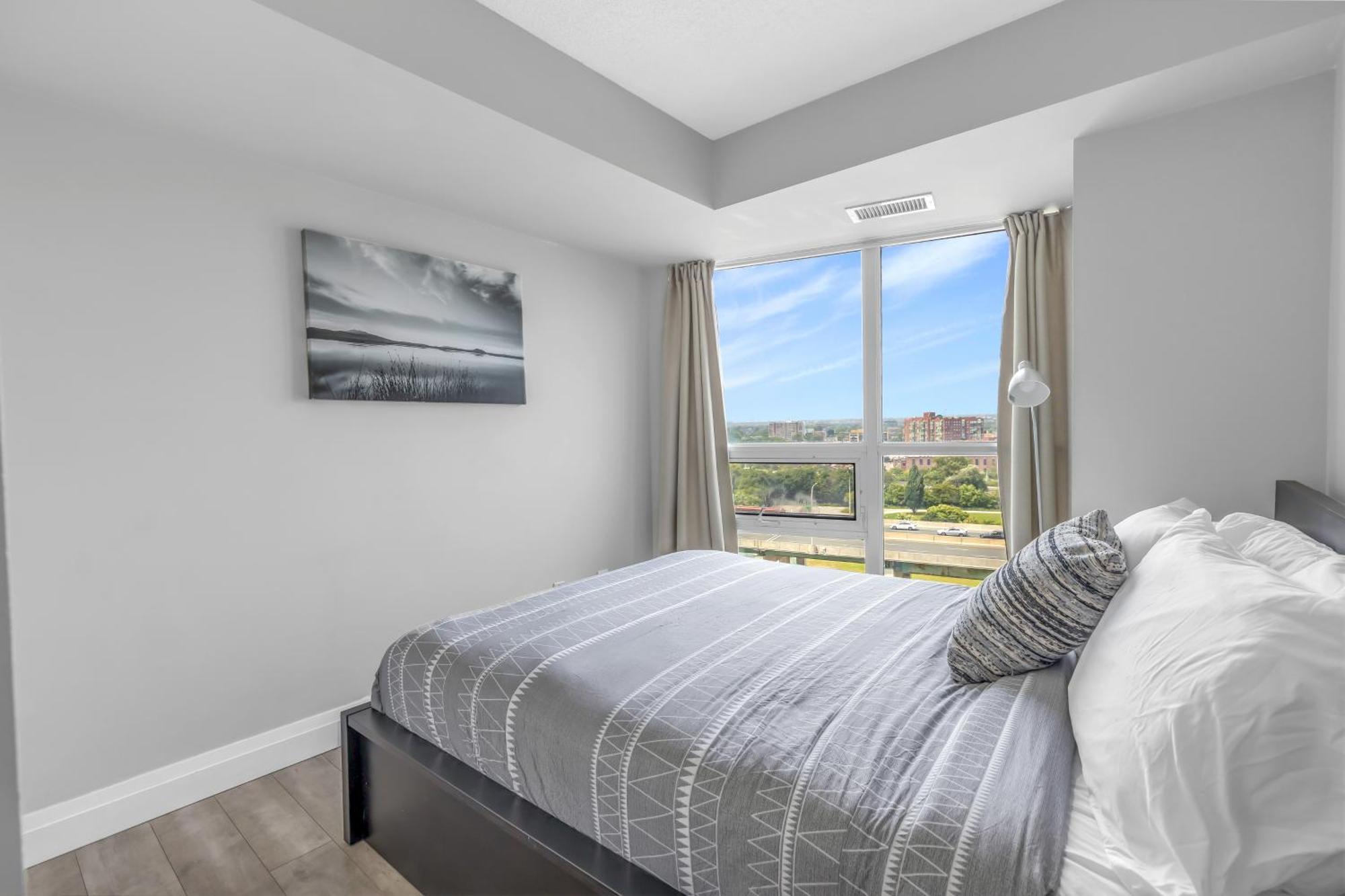 2 Bedroom Waterfront Condo Downtown W/ Free Parking Торонто Экстерьер фото