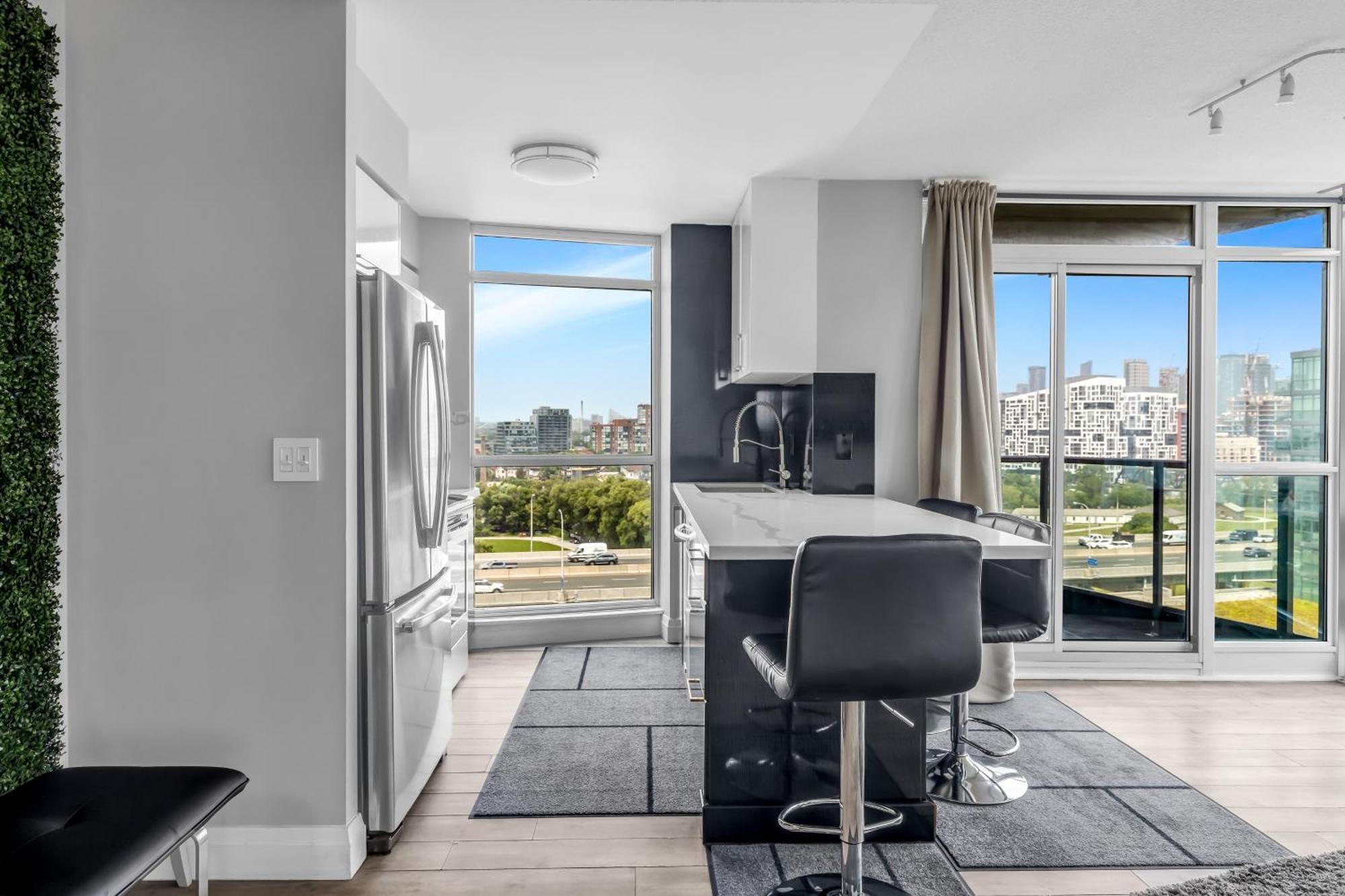 2 Bedroom Waterfront Condo Downtown W/ Free Parking Торонто Экстерьер фото